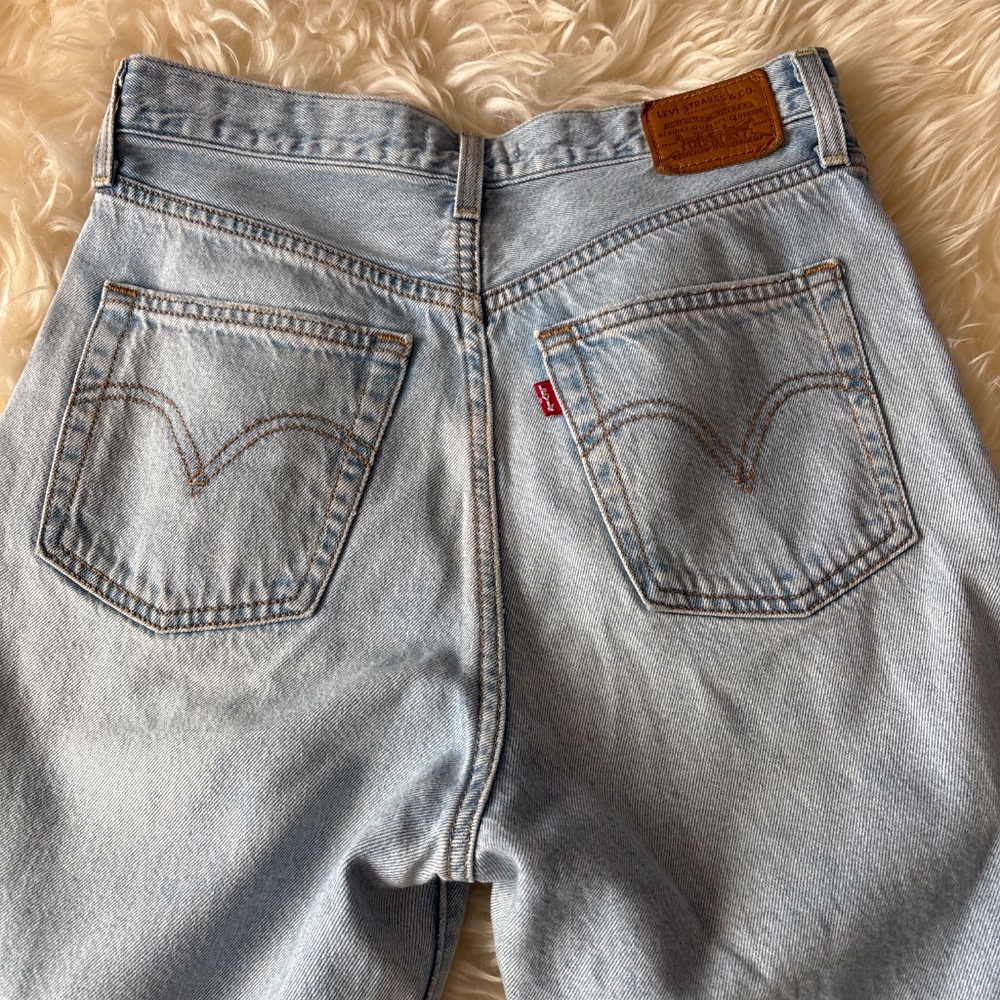 Levis Ribcage Straight 28 - Picture 5 of 6